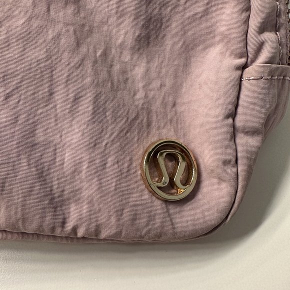 Lululemon Everywhere Belt Bag *1L Antoinette - Picture 6 of 6